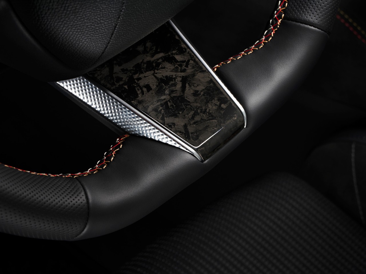 volante in carbonio della DS 4 Performance Line