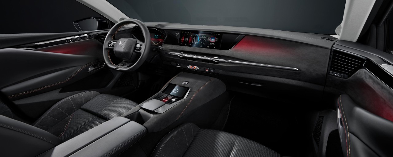 Posto di guida della DS 4 Performance Line